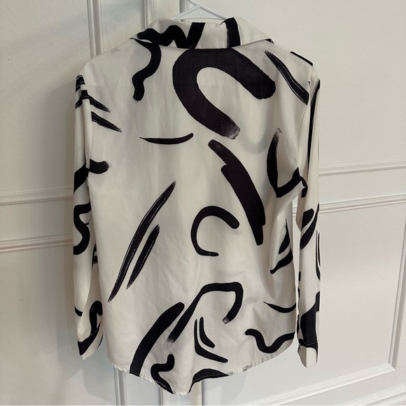 Abstract button up - Picture 4 of 4